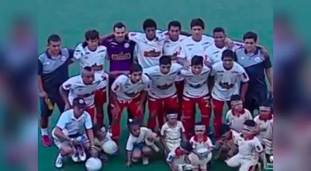 La cinta dura más de 6 minutos.