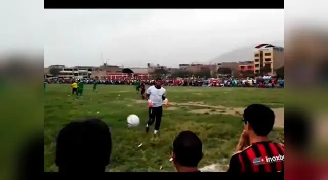 Flores jugaba por un equipo de su barrio en Comas