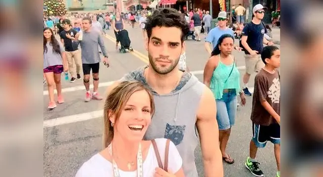 La pareja se fue a Orlando, California. La pareja se fue a Orlando, California.