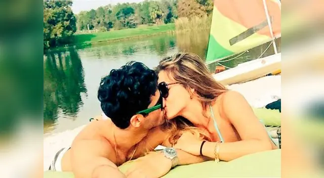 Sellaron su amor con un beso. Sellaron su amor con un beso.