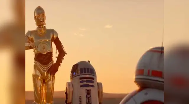 ¿Por qué C-3PO tiene el brazo rojo en 'filme?