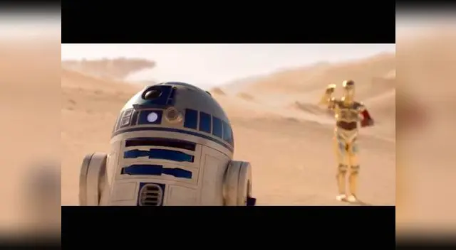 ¿Por qué C-3PO tiene el brazo rojo en 'filme?