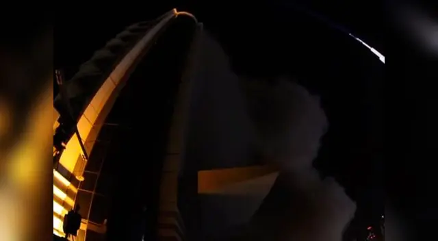 El fotógrafo descendió por una cuerda. El fotógrafo descendió por una cuerda.