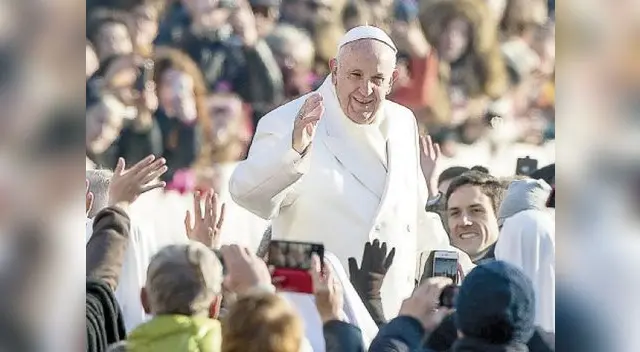 Broma de sumo pontífice a un turista mexicano.