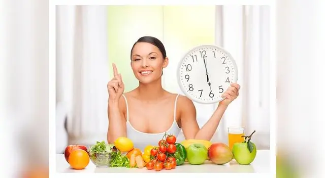 Se recomienda que todos los alimentos tengan una hora establecida.