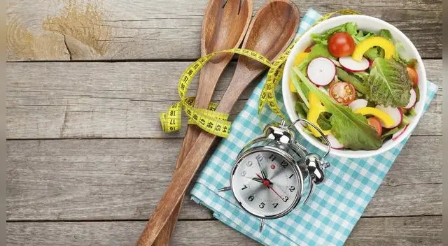 Se recomienda que todos los alimentos tengan una hora establecida.