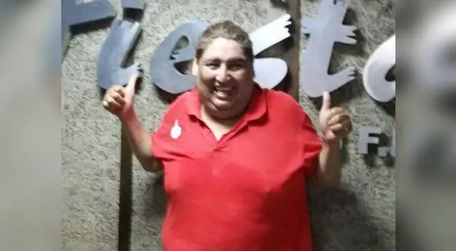 Está feliz en la radio.