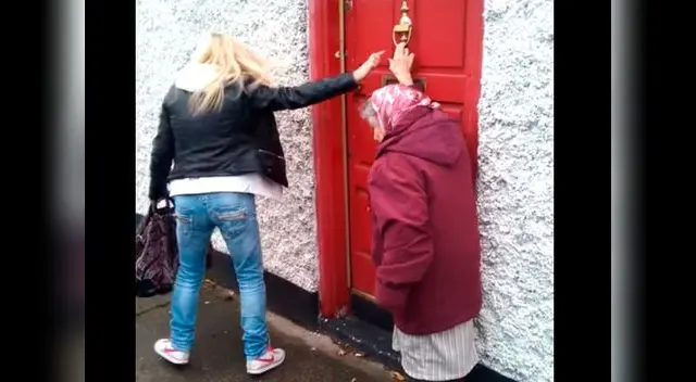 La anciana demostró que aún tiene viva la niña que lleva adentro. La anciana demostró que aún tiene viva la niña que lleva adentro.