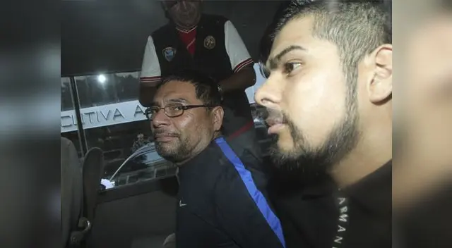 Renzito y su padre en diligencia. al lado, la calle donde se hizo el registro.