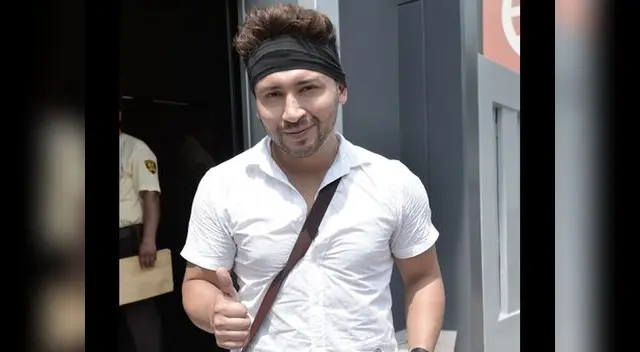 Bailarín no soportó críticas en redes sociales y declinó su candidatura