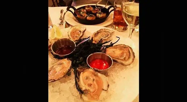 Cena romántica de Ricardo Morán. Cena romántica de Ricardo Morán.