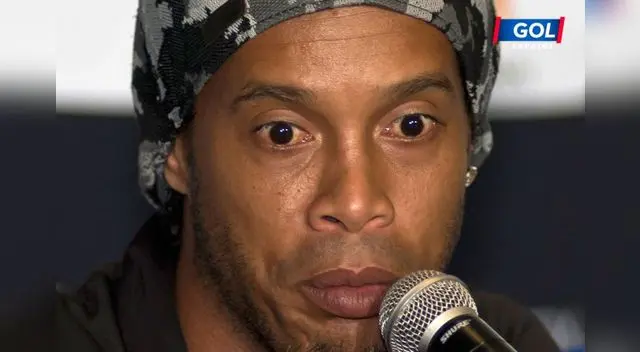 El jugador fue asediado por decenas de fans. 