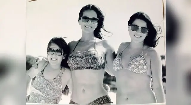 Disfruta de sus vacaciones junto a sus hijas.