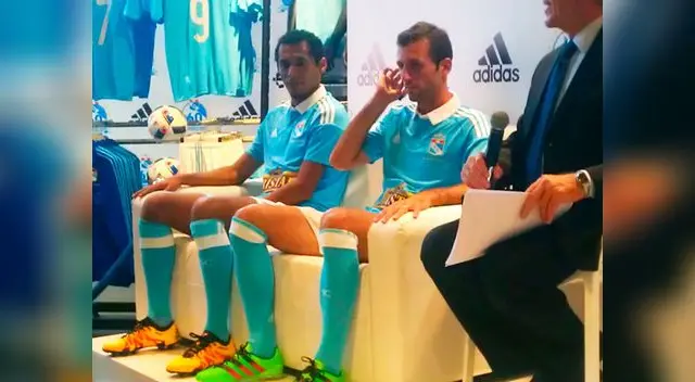 Lobatón y Calcaterra fueron elegidos para presentar la piel celeste