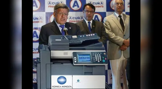 Candidato presidencial fue víctima de memes en las redes sociales.