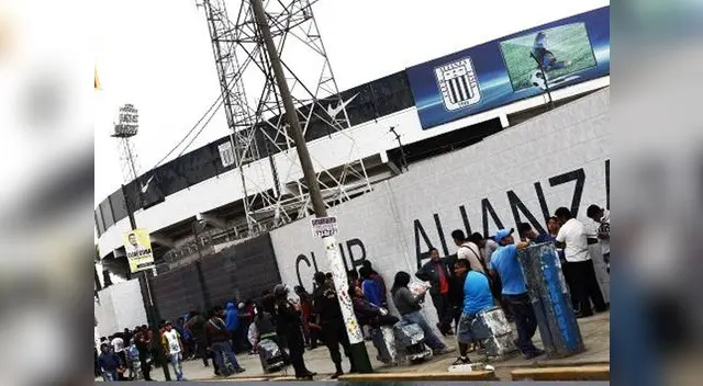 Joven reportera fue como espectadora. Joven reportera fue como espectadora.