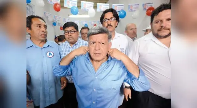 Acuña responde a tribunal de honor por presunto plagio. Acuña responde a tribunal de honor por presunto plagio.