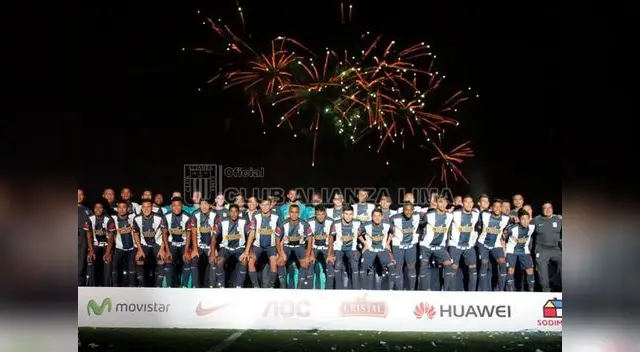 Presentación se dio en medio de fuegos artificiales Presentación se dio en medio de fuegos artificiales