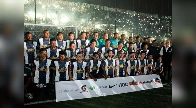 El plantel íntegro junto al técnico Roberto Mosquera. El plantel íntegro junto al técnico Roberto Mosquera.