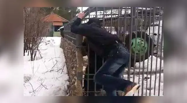 Su amigo grabó el terrible incidente.