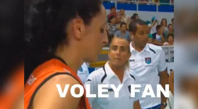 La rubia estuvo a punto de lanzarse encima de la jugadora. La rubia estuvo a punto de lanzarse encima de la jugadora.