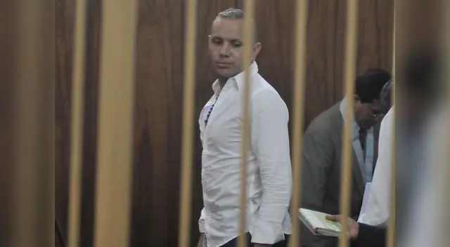 Deberá acudir cada 30 días a firmar en el cuaderno del poder judicial. Deberá acudir cada 30 días a firmar en el cuaderno del poder judicial.