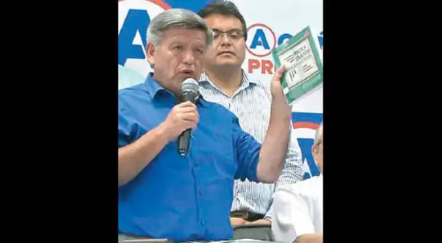 Acuña con la soga al cuello por nuevas acusaciones de plagio