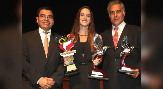 Se llevó colibrí de plata y la antorcha olímpica por su gran performance en el 2015. Se llevó colibrí de plata y la antorcha olímpica por su gran performance en el 2015.