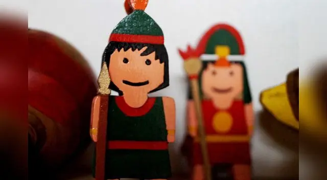 Muñecos incaicos tallados en madera y pintados a mano.