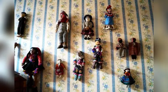 Muñecas de trapo con características de la sierra peruana