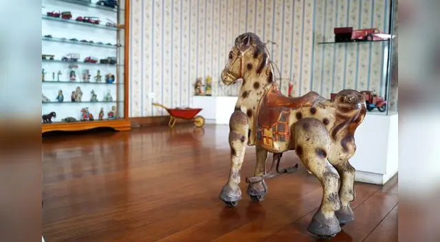 Famoso 'caballito' con ruedas en las patas