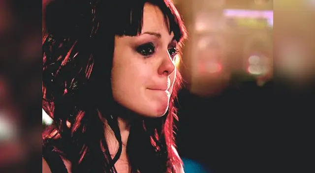 Mujer fue desenmascarada en YouTube.