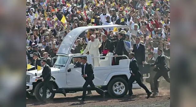 Papa sigue con su visita histórica en México.