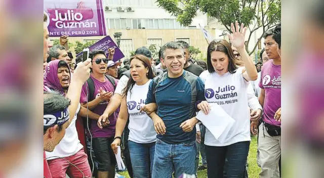 Candidato agradeció a todas las bases que, refiere, llegaron de todas partes del país para sumarse a vigilia. Candidato agradeció a todas las bases que, refiere, llegaron de todas partes del país para sumarse a vigilia.