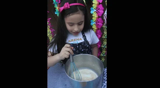 Revuelve hasta que se junte los ingredientes. Revuelve hasta que se junte los ingredientes.