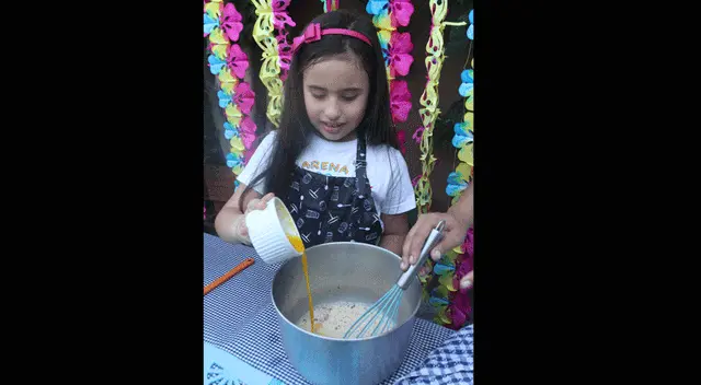 Añade la mantequilla derretida. Añade la mantequilla derretida.