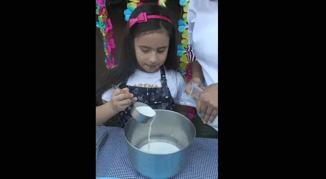 Primero vierte la leche en el ball. Primero vierte la leche en el ball.