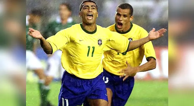 Romario celebrando un gol junto a Rivaldo.