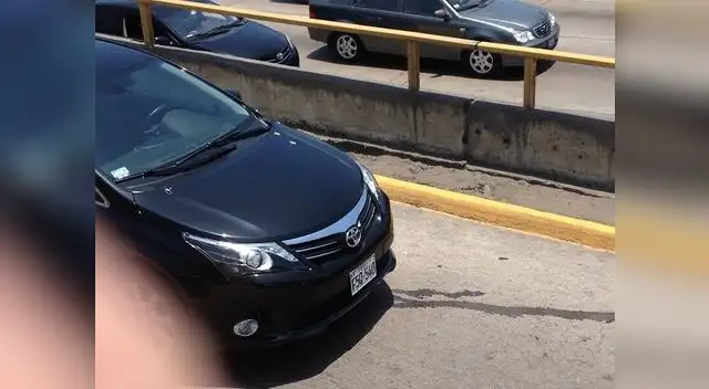 El auto acabó con más de veinte disparos. 