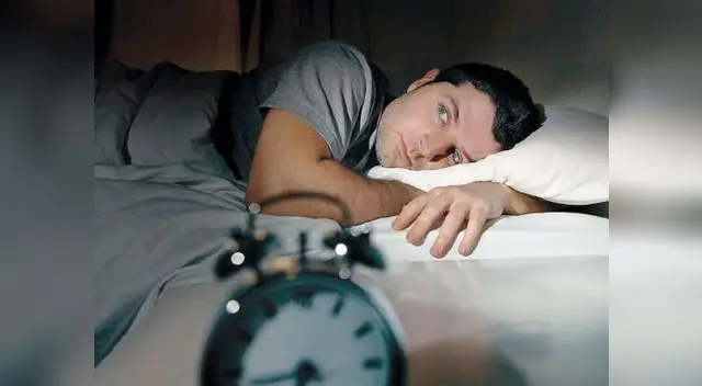 Hay que dejar de ingerir alimentos mínimo dos horas antes de acostarse. Hay que dejar de ingerir alimentos mínimo dos horas antes de acostarse.