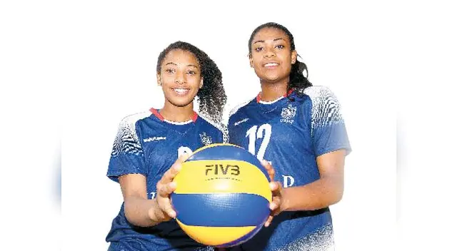 Lesly y Ángela Leiva. 