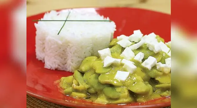 El secreto del chef: Espolvorea el orégano presionándolo con las palmas de las manos. El secreto del chef: Espolvorea el orégano presionándolo con las palmas de las manos.