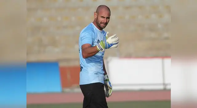 Golero de la máquina dijo que sin razón les cambiaron de línea en Lima. Golero de la máquina dijo que sin razón les cambiaron de línea en Lima.