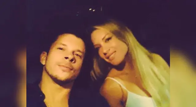 Pareja comparte su felicidad. Pareja comparte su felicidad.