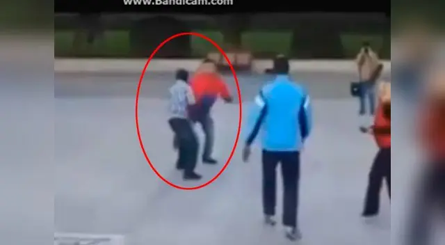 El hombre logró vencer a los 4 sujetos que los atacaron. 