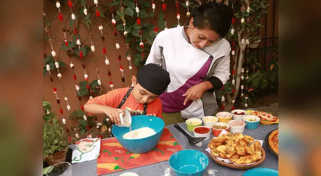 Agrega la levadura. Agrega la levadura.