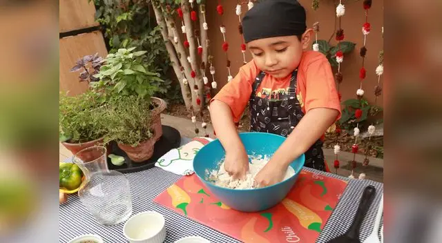 Mezcla todos los ingredientes. Mezcla todos los ingredientes.