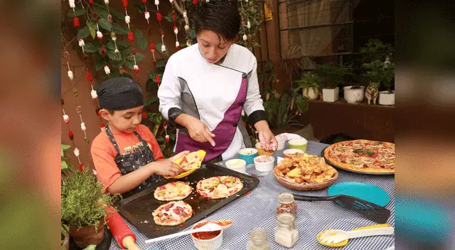 Agrega los demás ingredientes. Agrega los demás ingredientes.