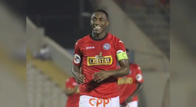 Tejada celebra uno de sus goles.