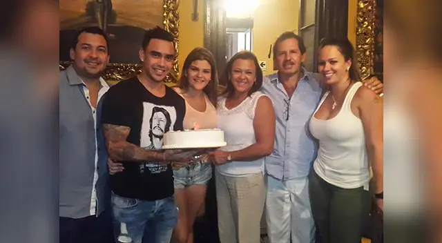 Doña Juana, mamá de Chávarri, le dio su bendición a blanca de Chucuito.